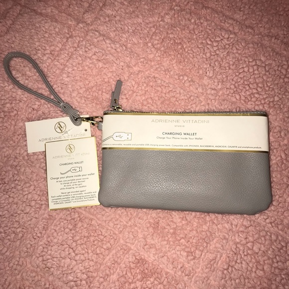 Adrienne Vittadini Handbags - Adrienne Vittadini Charging Wallet Purse